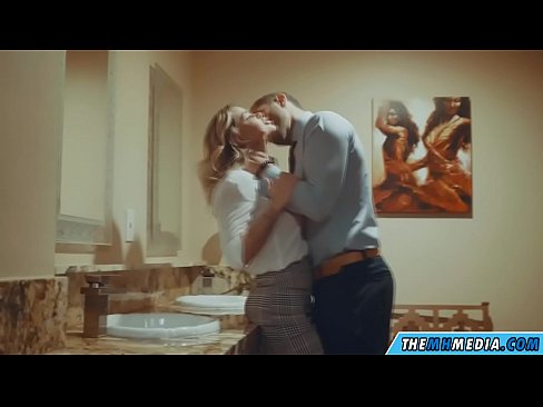 ❤️ Ke hoʻowalewale ʻia ʻoe e kahi blonde busty i kahi lumi hoʻomaha ākea ❤️❌ Super porn ma porn haw.xxxpornimages.ru ❌